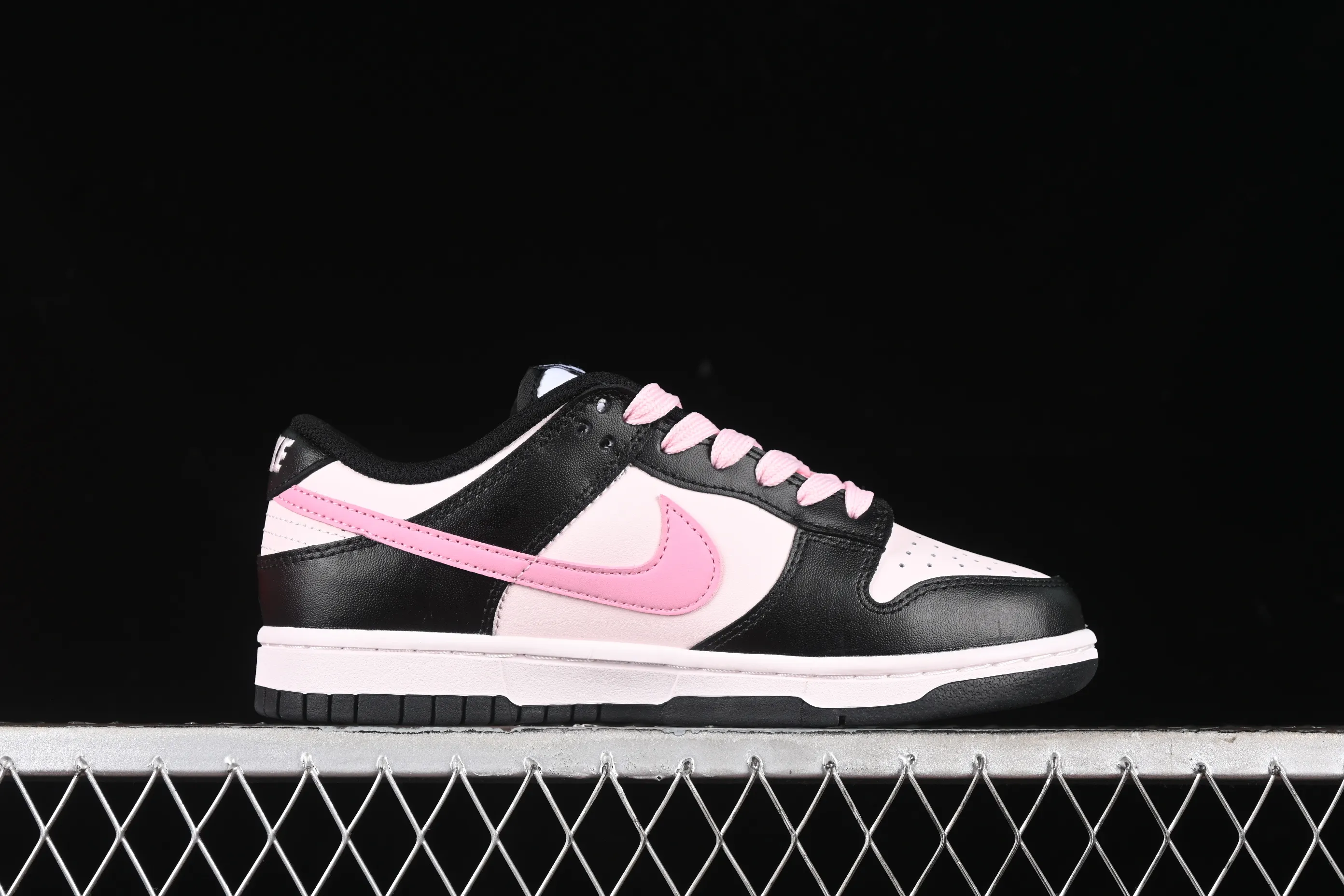 All categories Nk SB Dunk series Nk SB Dunk Low low-top sneakers Nk Dunk Black Pink Steam Puppet Kirino Sakura SB low-top casual sneakers CW1590-100